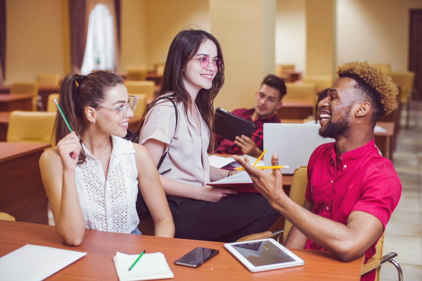 Peserta webinar belajar analisis laporan keuangan